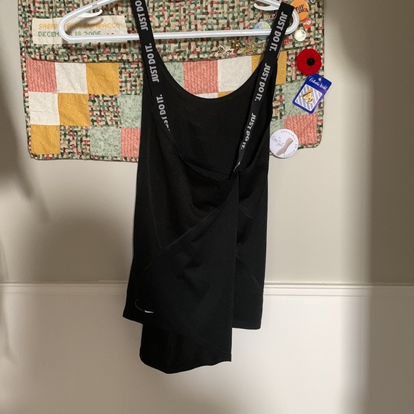 Nike Lightweight tank top - Picture 2 of 2